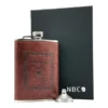 فلاسک جیبی طرح چرم اکسپندبلز ان بی کو مدل FLNB-1258 14 فلاسک جیبی طرح چرم اکسپندبلز ان بی کو کنار جعبهی هدیه و قیف همراه