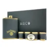 ست فلاسک جیبی و ۴ شات طرح چرم ذغالی با مدال طلایی ان بی کو مدل FLNB-1283 9 ست فلاسک جیبی و شات طرح چرم ذغالی با مدال طلایی ان بی کو با چهار شات و قیف کنار جعبهی هدیه